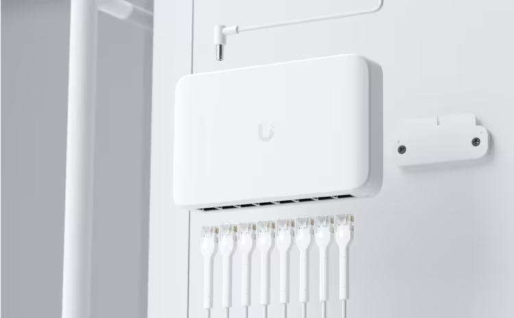 Switch UniFi Lite 8 PoE 4 Puertos GbE PoE+ y 4 Puertos GbE 52W