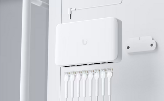 Switch UniFi Lite 8 PoE 4 Puertos GbE PoE+ y 4 Puertos GbE 52W